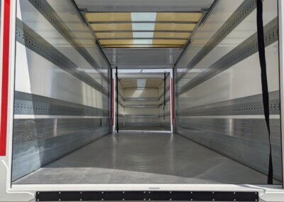 Durchladezug Esarom Innenansicht mit Ladungssicherung