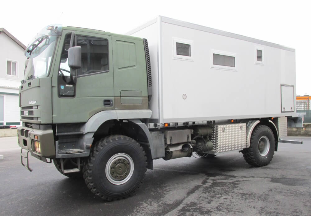 Expeditionsfahrzeug fahrerseitig