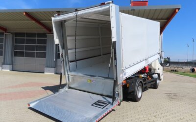 Hinterkipper mit Vertikallift für die Linz-Service GmbH