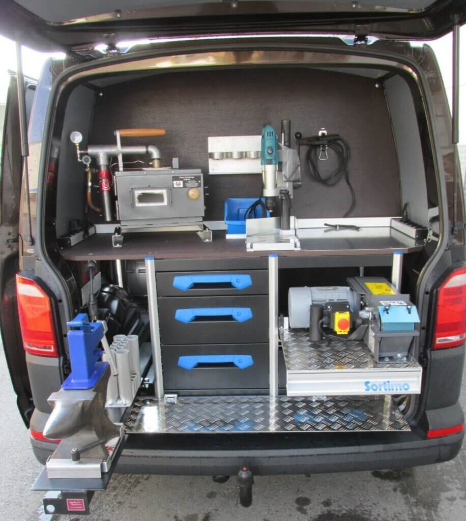 Innenausstattung Hufschmied Heckklappe geöffnet