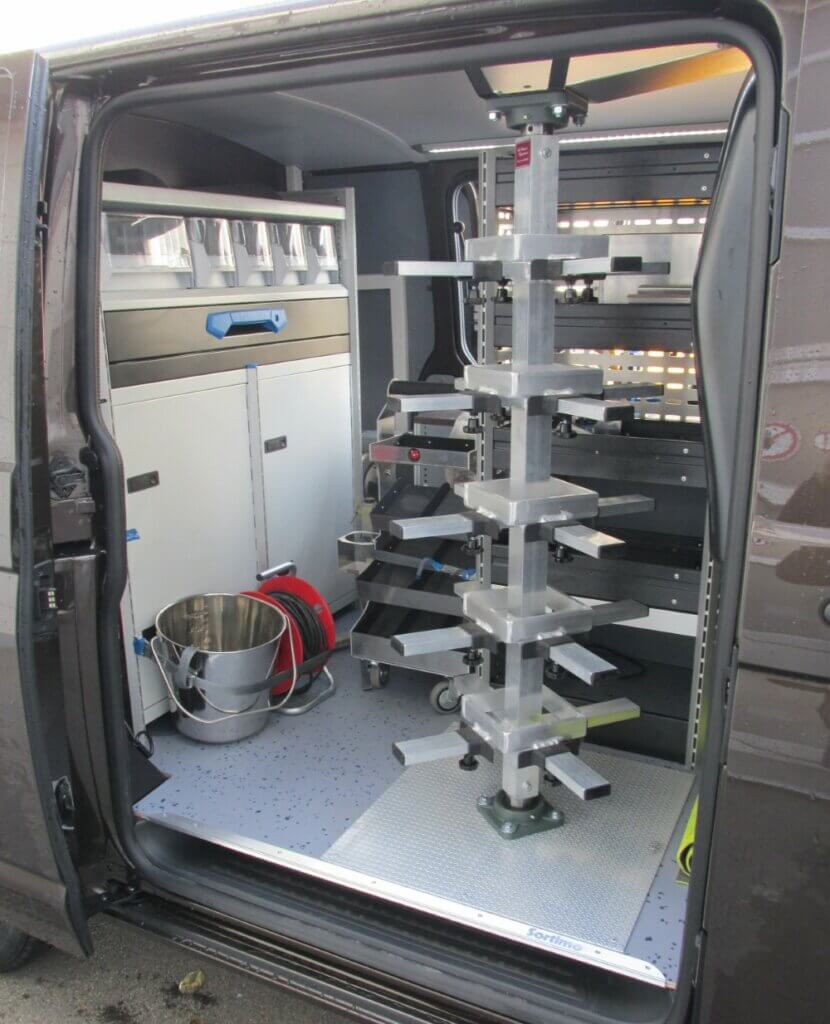 Innenausstattung Hufschmied - seitlich geöffnet