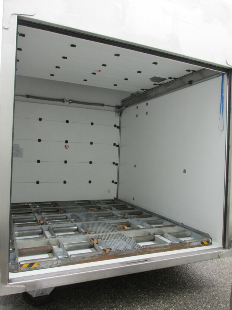Kühlanhänger für Flughafenlogistik - Innenansicht