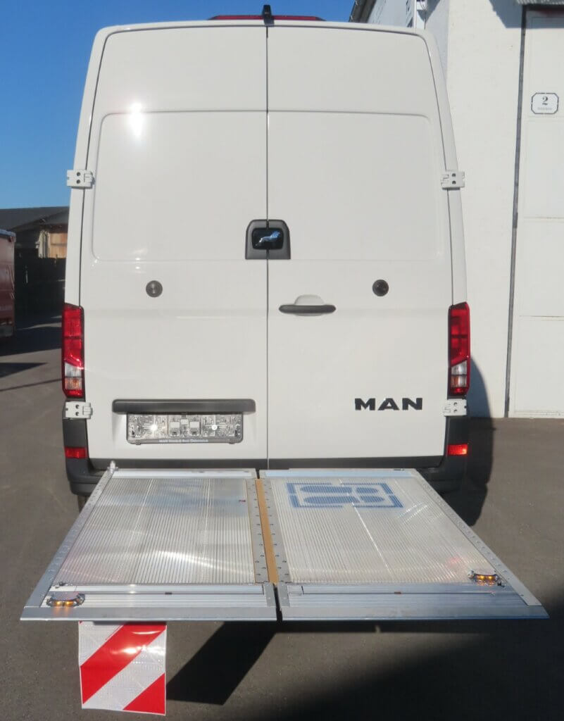 Kastenwagen mit Ladebordwand