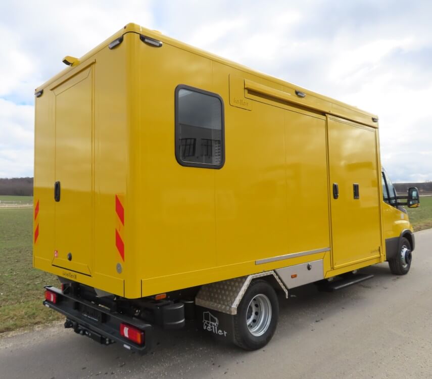 Pisten-Werkstattwagen mit Schiebe- und Hecktüre