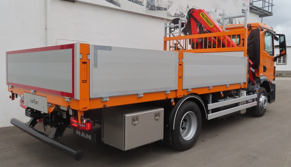 Pritsche mit Frontkran