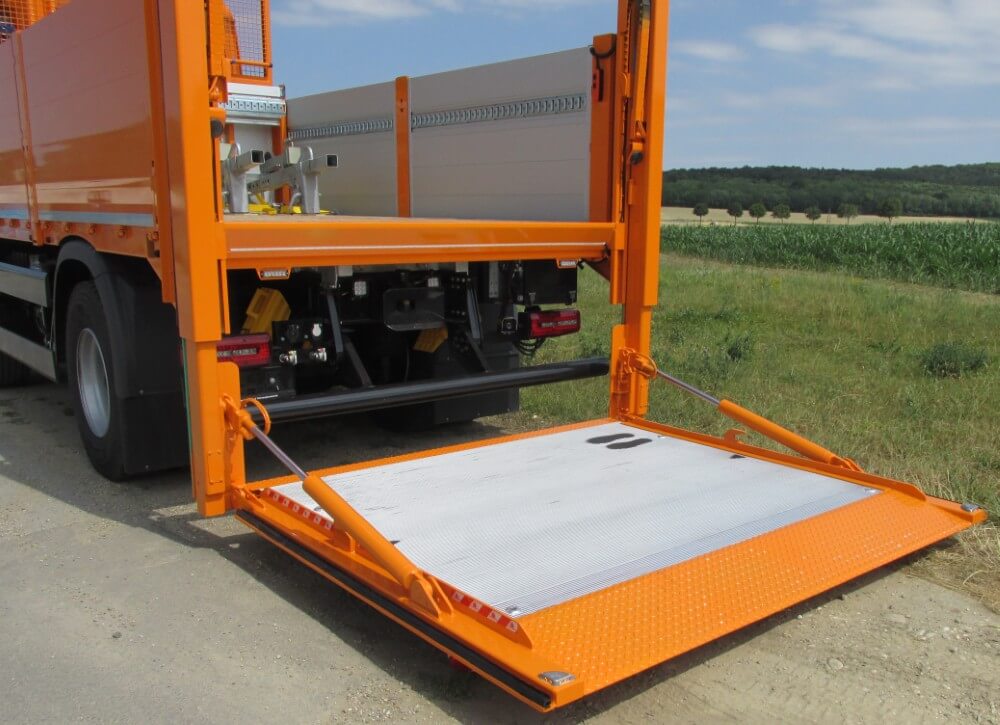Pritsche mit Heckrahmenlift