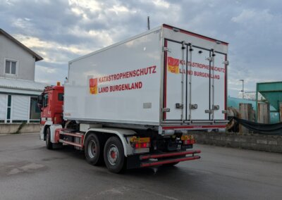 WLA mit Kühlkoffer Heckansicht